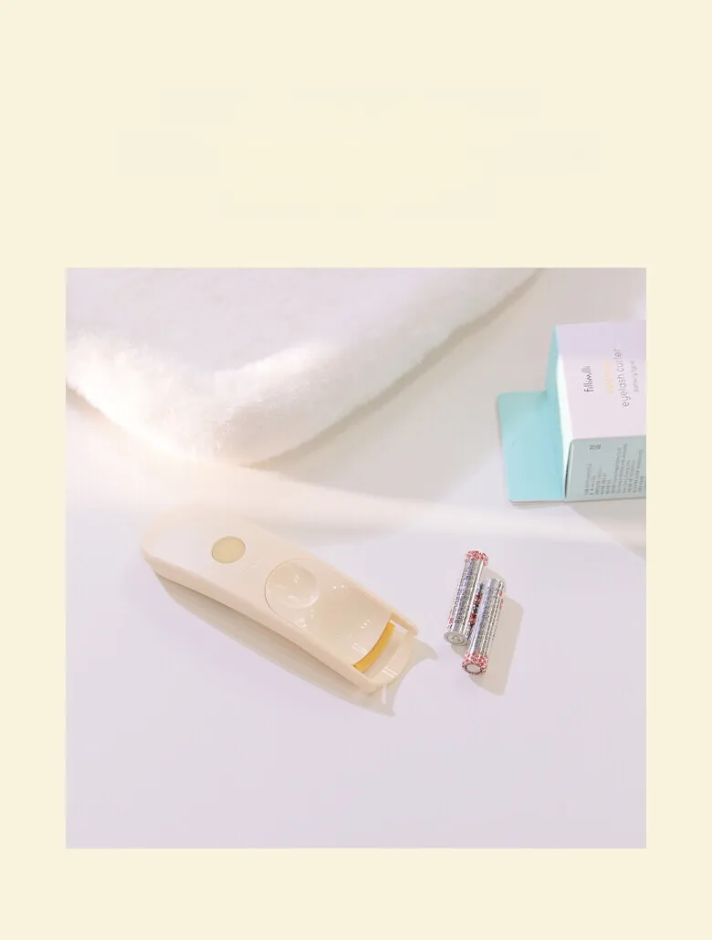 [Sanrio K-LIFE EDITION] Fillimilli Heating Eyelash Curler (Rechargeable)
