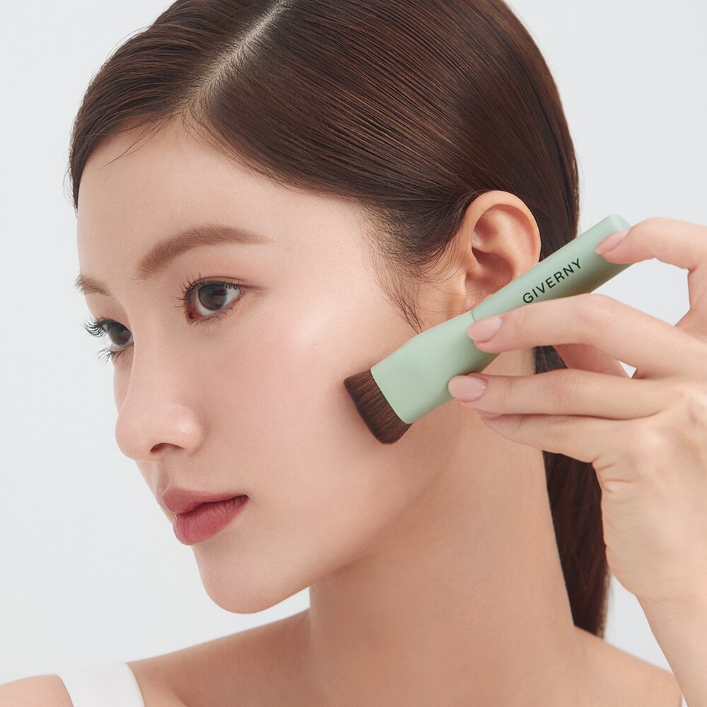 Giverny 密着カバー ファンデーション企画(本品+ブラシ） | OLIVE YOUNG Global